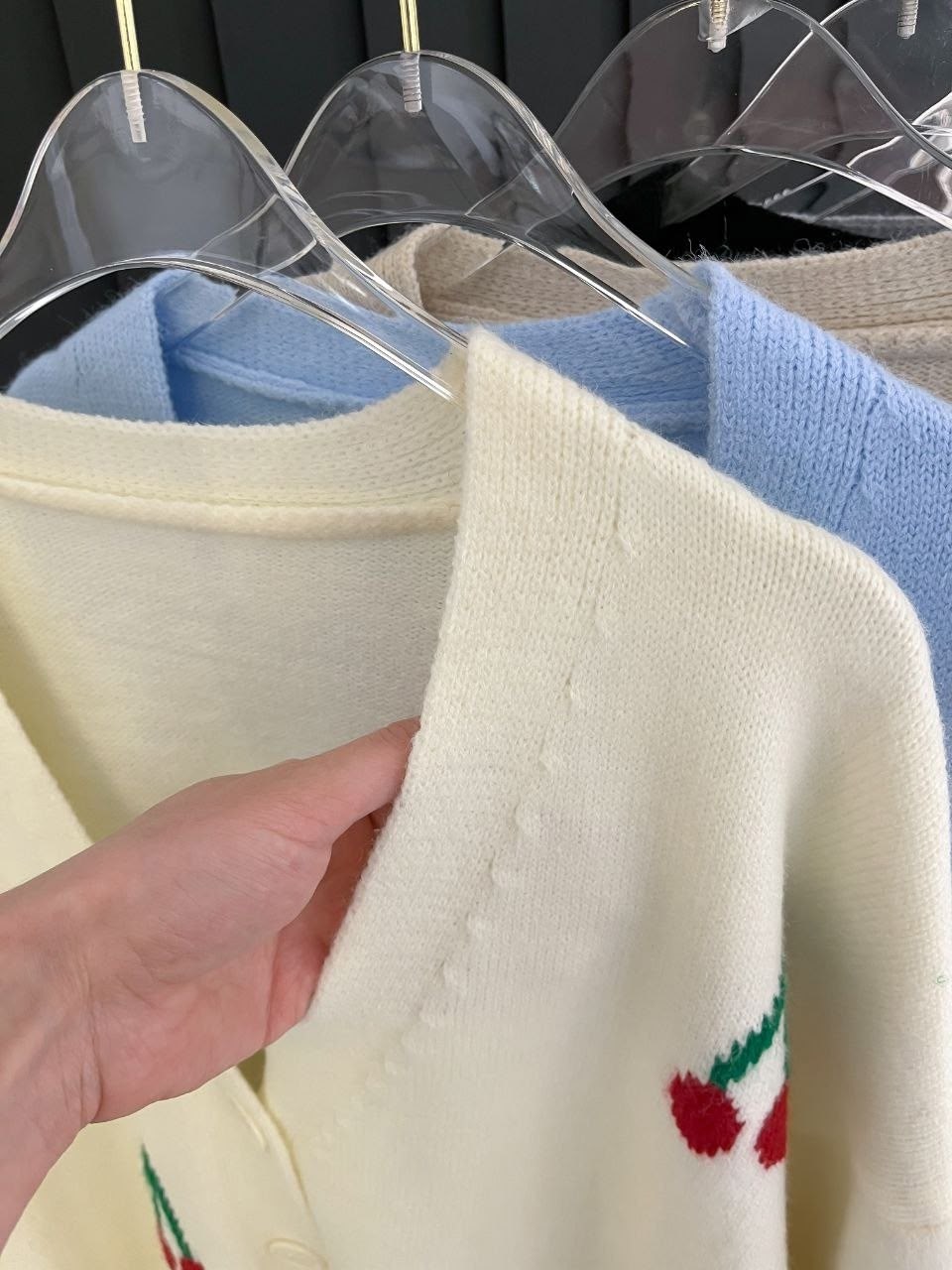 кардиган короткий на пуговицах с вишенками bye kitty,кардиган с вишенками,вязаный кардиган,кардиган,кардиган кофта