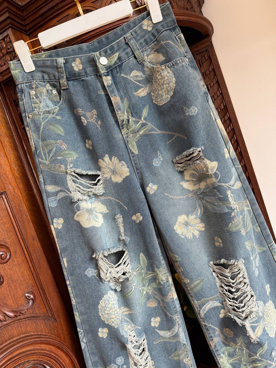 джинсы стильные,джинсы с принтом,женские джинсы,брюки стиль,джинсы широкие