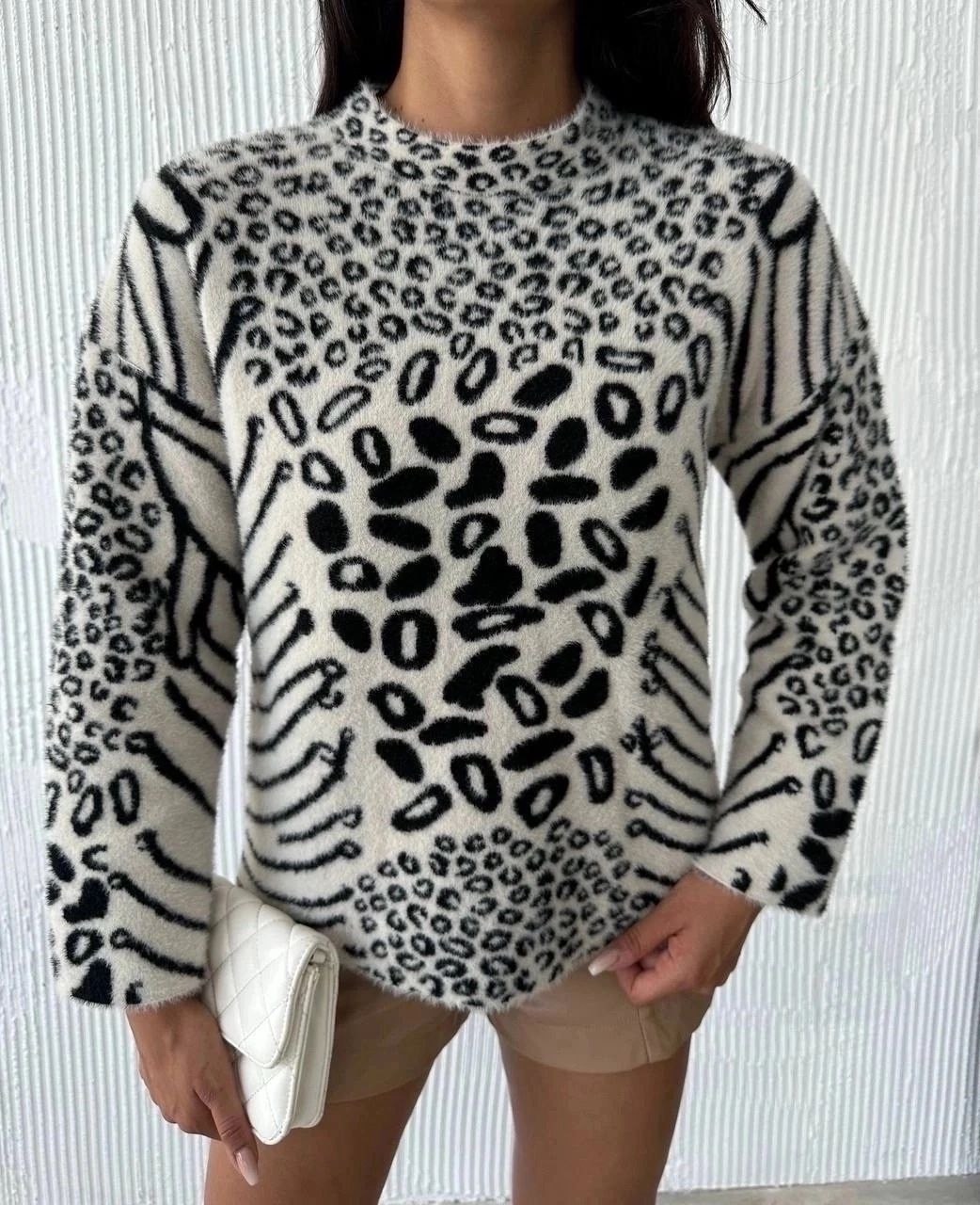 джемпер женский с леопардовым принтом,леопардовый свитер женский,свитер женский оверсайз с леопардовым принтом,вязаный свитер оверсайз леопардовый принт,женский свитер с леопардовым принтом