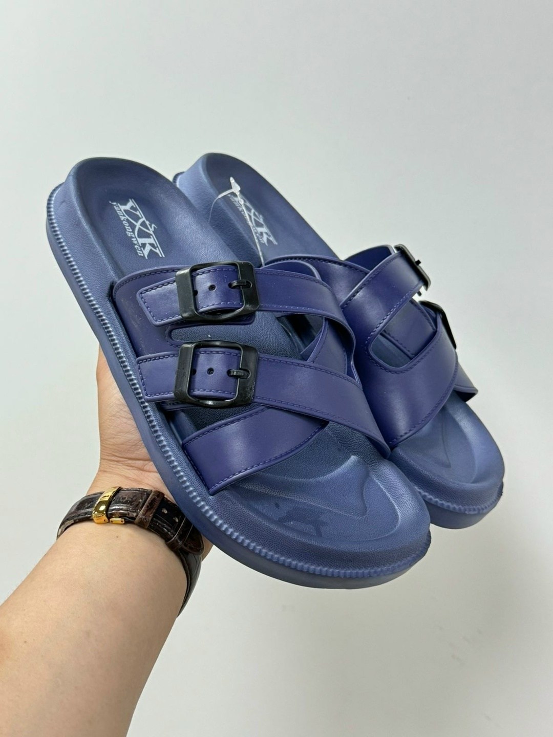 женские шлепанцы,тапочки модные,белые шлепанцы,пляжные сандалии,пляжные шлепанцы