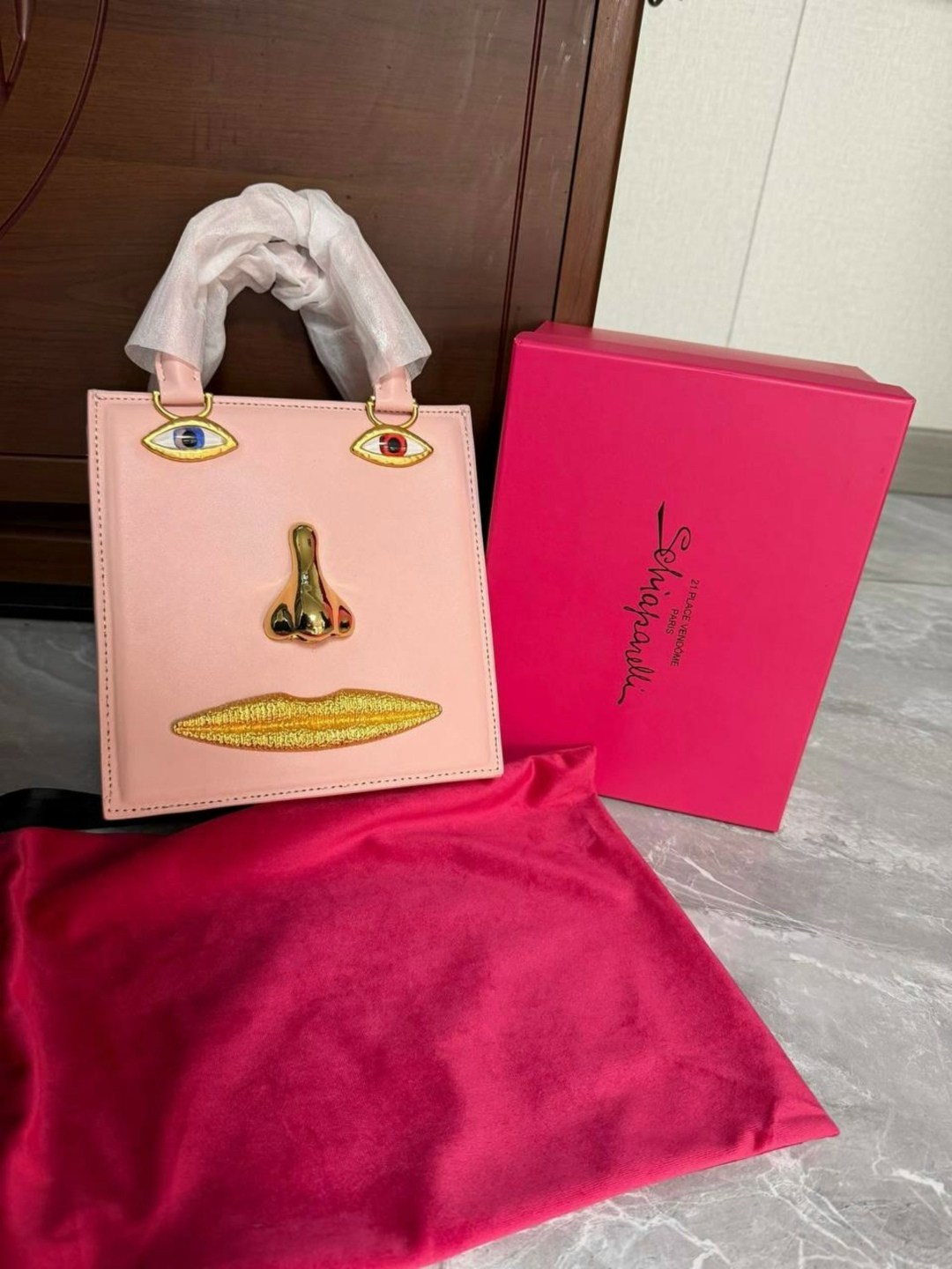 сумка-тоут schiaparelli,сумка schiaparelli,бархатная сумка для глаз schiaparelli premium sense demon,женская сумка schiaparelli,женская белая сумка schiaparelli anatomy jewelry