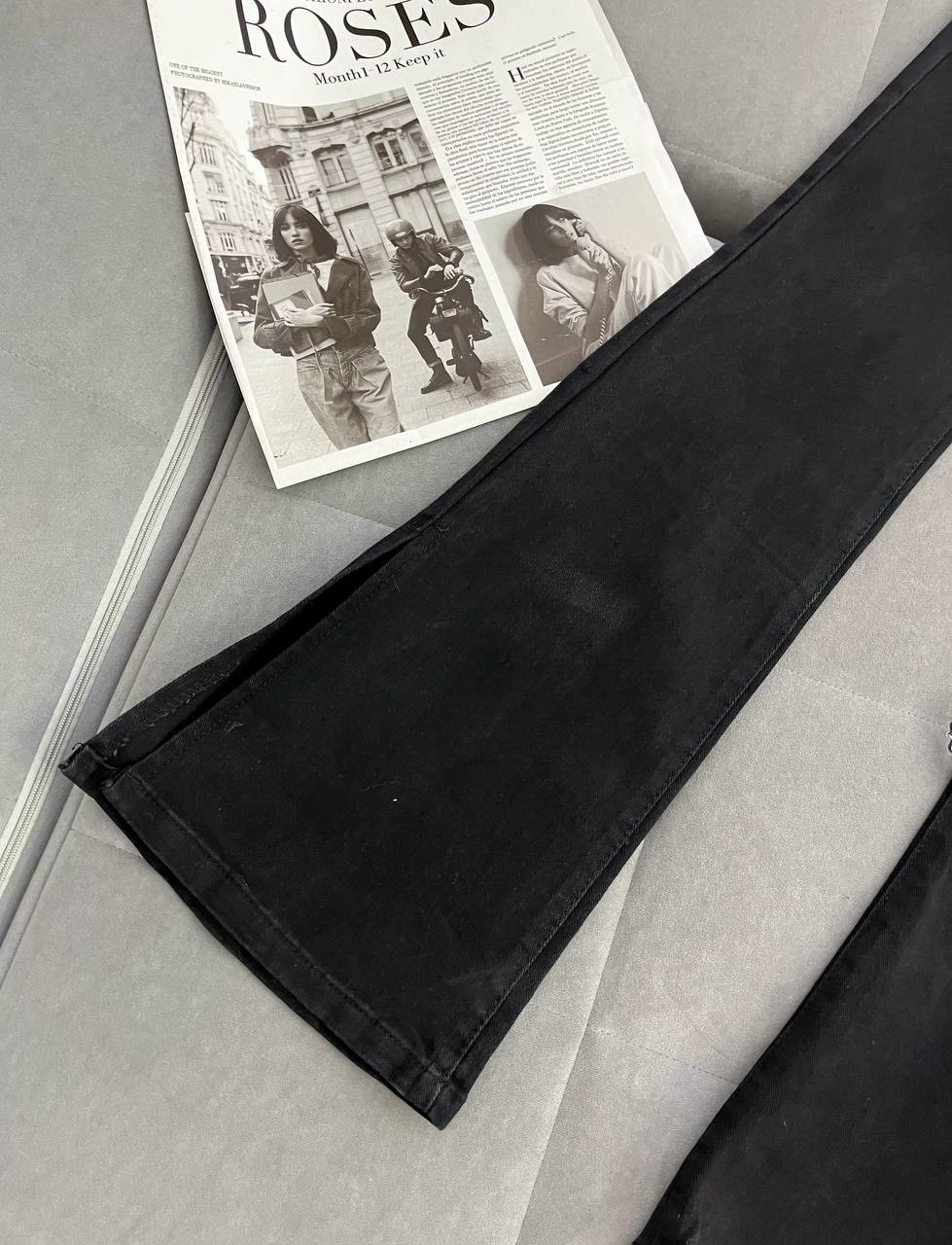 женские эластичные джинсы-клеш с завышенной талией,джинсы клеш женские,расклешенные джинсы,женские черные расклешенные джинсы с высокой талией,джинсы клеш от колена с завышенной талией