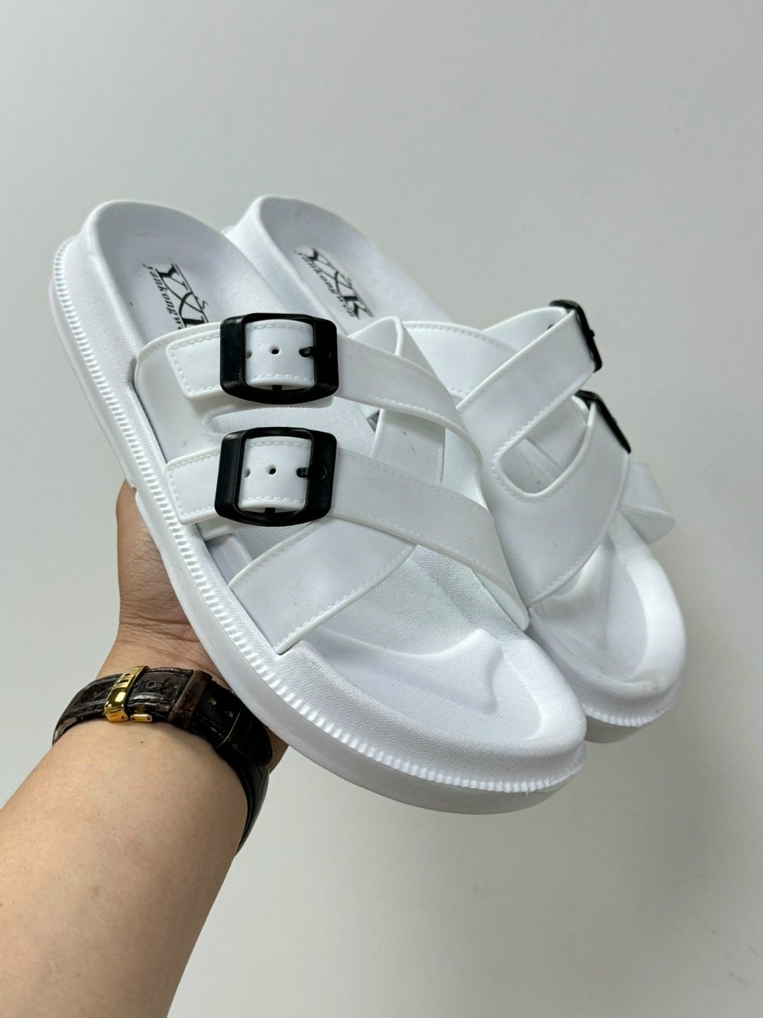 женские шлепанцы,тапочки модные,белые шлепанцы,пляжные сандалии,пляжные шлепанцы