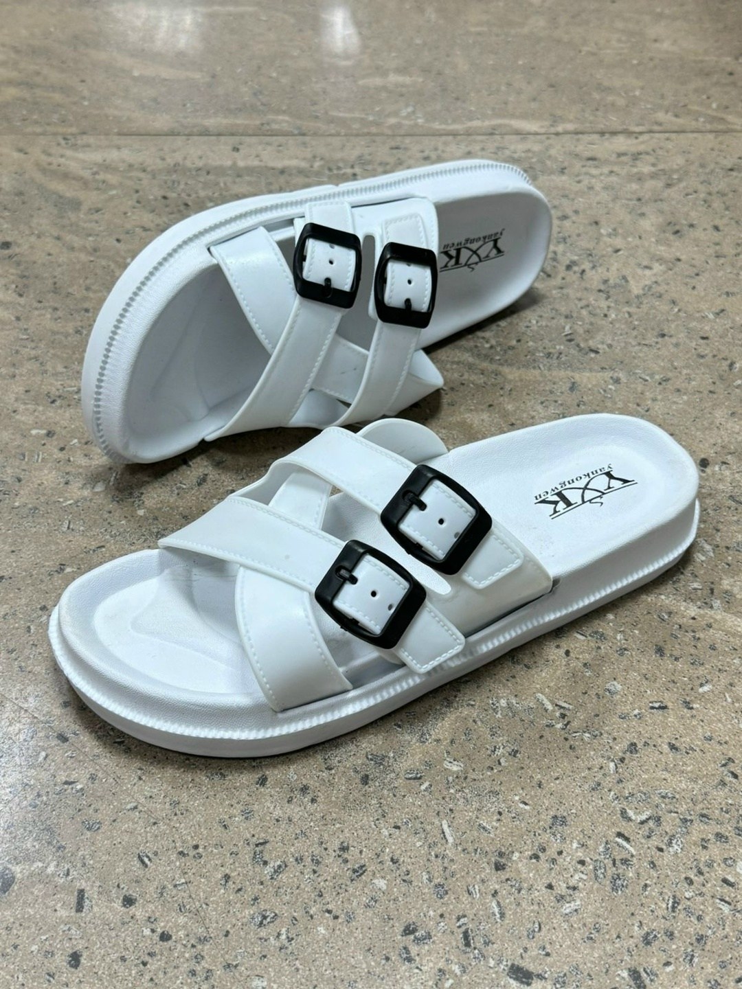 женские шлепанцы,тапочки модные,белые шлепанцы,пляжные сандалии,пляжные шлепанцы