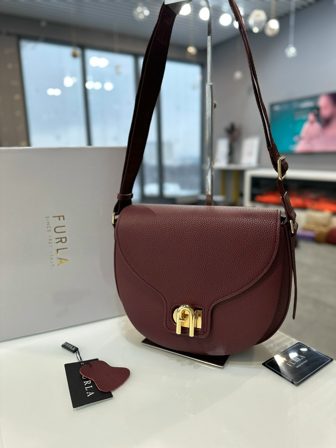 сумка,сумка женская,сумка coccinelle,черная сумочка,сумка через плечо furla lotus s crossbody черный