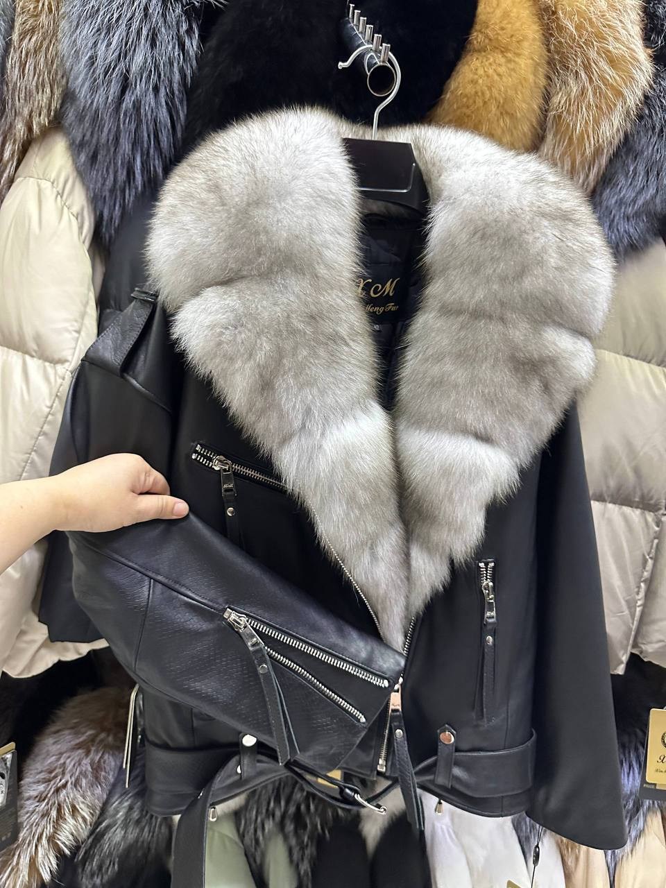 куртка натуральная кожа с песцом,куртка натуральная кожа мех песец,куртка кожаная с мехом,куртка натуральная кожа мех чернобурка,кожаная куртка с мехом песца