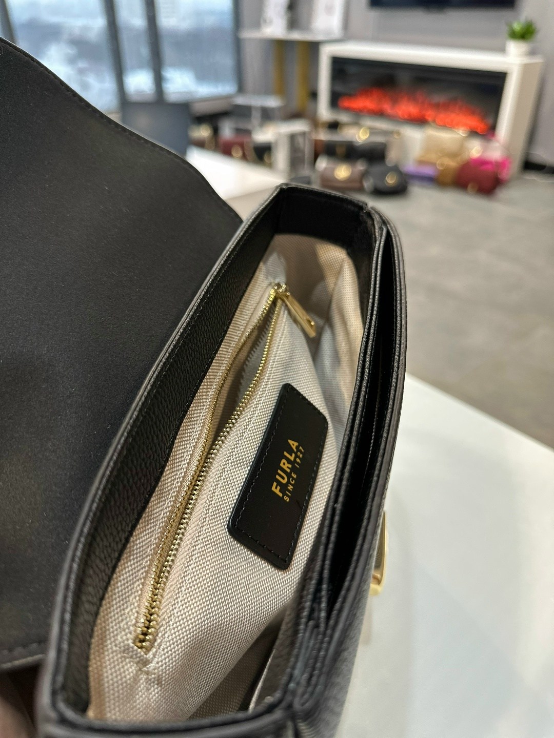 сумка,сумка женская,сумка coccinelle,черная сумочка,сумка через плечо furla lotus s crossbody черный