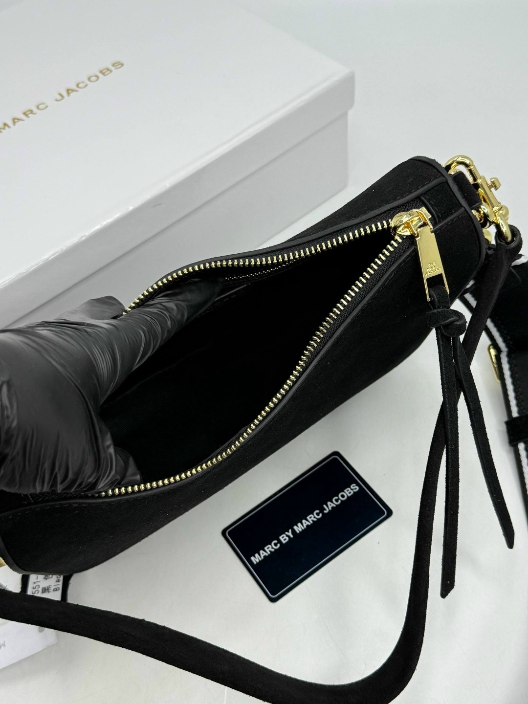 сумка marc jacobs 25-16 см натуральная замша,сумка женская marc jacobs,женская сумка marc jacobs из натуральной замши,сумка marc jacobs из замши,сумка-хобо через плечо marc jacobs