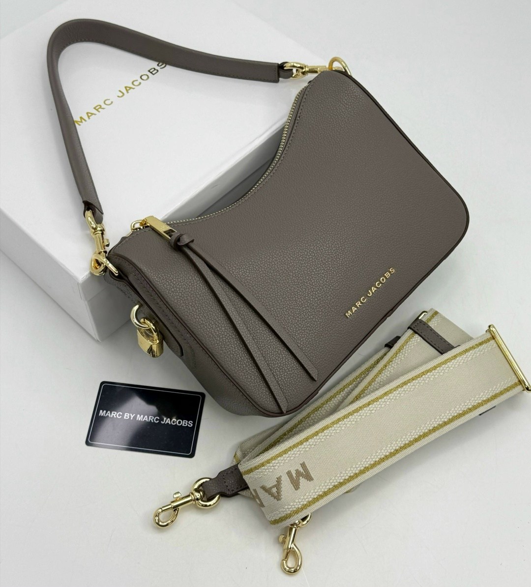 сумка-хобо через плечо marc jacobs,marc jacobs сумка женская,сумка-хобо от marc jacobs из натуральной кожи,сумка marc jacobs,сумка marc jacobs натуральная кожа