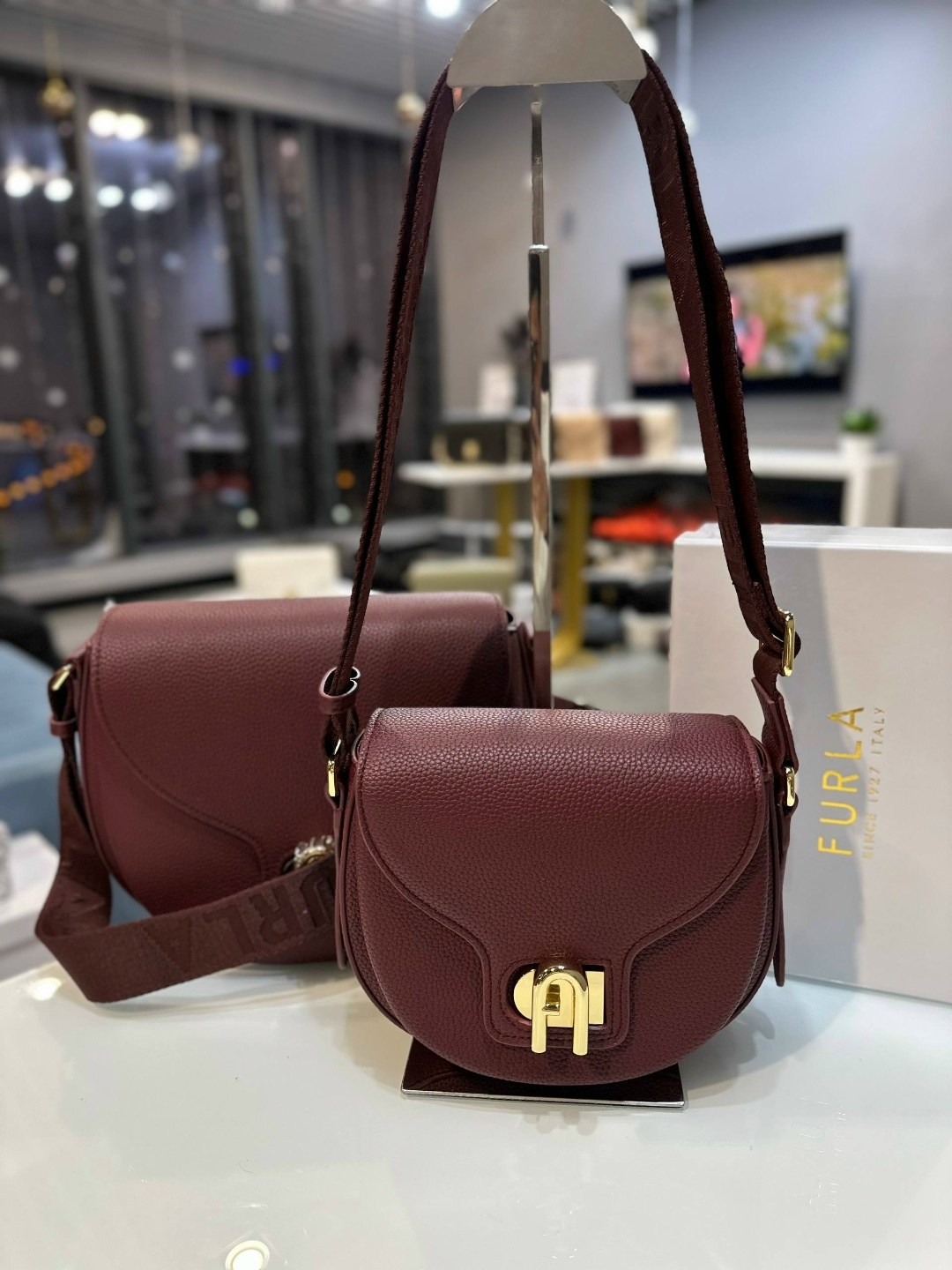 сумка через плечо furla mini lotus серый,женская сумка furla,сумка через плечо furla lotus s crossbody серо-коричневый,бежевая сумка,сумка через плечо furla lotus mini crossbody серо-бежевый