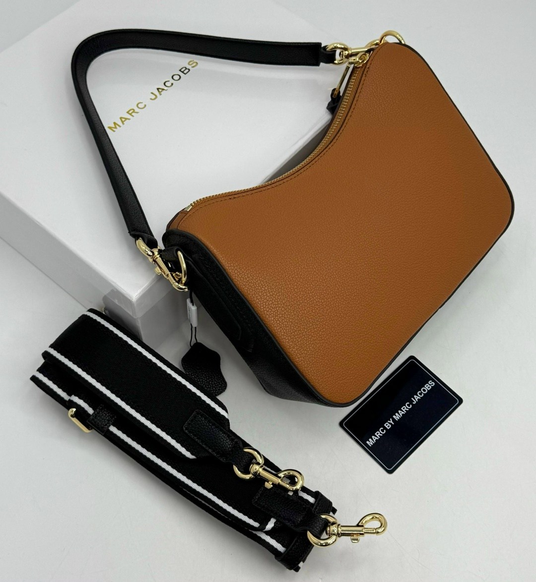 сумка-хобо через плечо marc jacobs,marc jacobs сумка женская,сумка-хобо от marc jacobs из натуральной кожи,сумка marc jacobs,сумка marc jacobs натуральная кожа