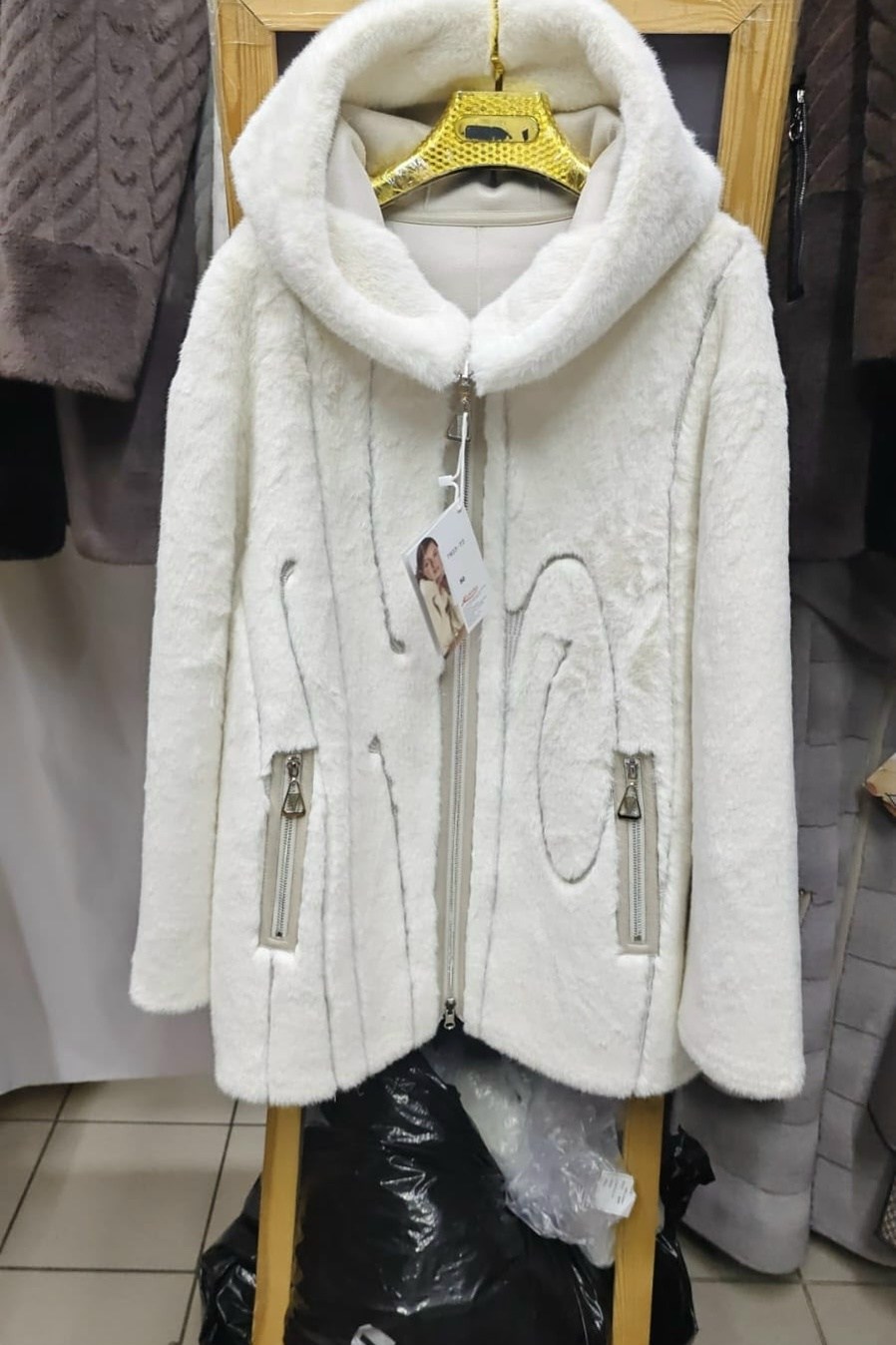 шуба с капюшоном из мутона,шуба из мутона,мутоновая шуба,полушубок из мутона с капюшоном,шуба искусственная норка almita