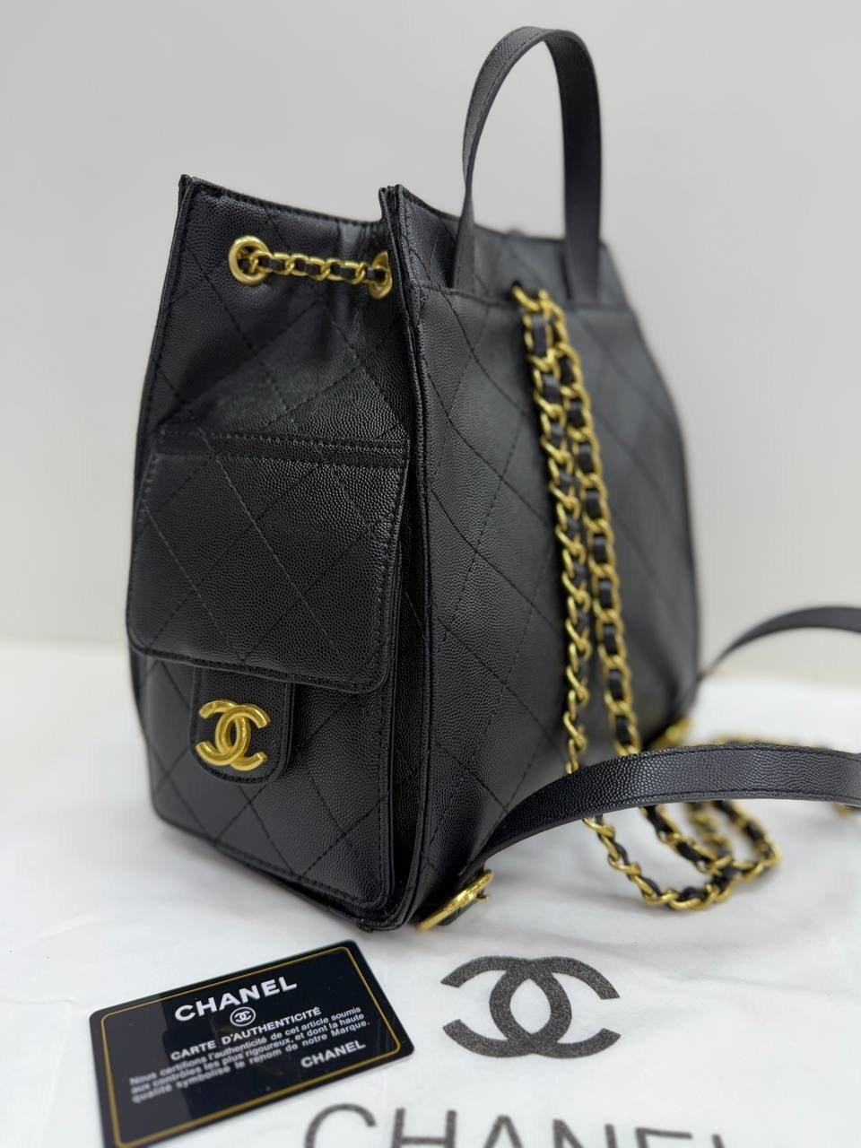 chanel черная кожаная сумка через плечо для женщин,chanel черная кожаная сумка тоут для женщин,chanel чёрный глянцевый рюкзак из ягнячьей кожи,сумка шанель,chanel черный кожаный рюкзак