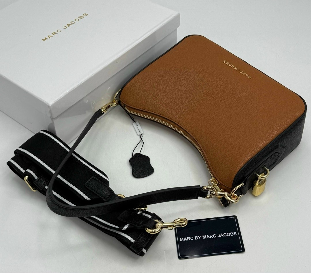 сумка-хобо через плечо marc jacobs,marc jacobs сумка женская,сумка-хобо от marc jacobs из натуральной кожи,сумка marc jacobs,сумка marc jacobs натуральная кожа
