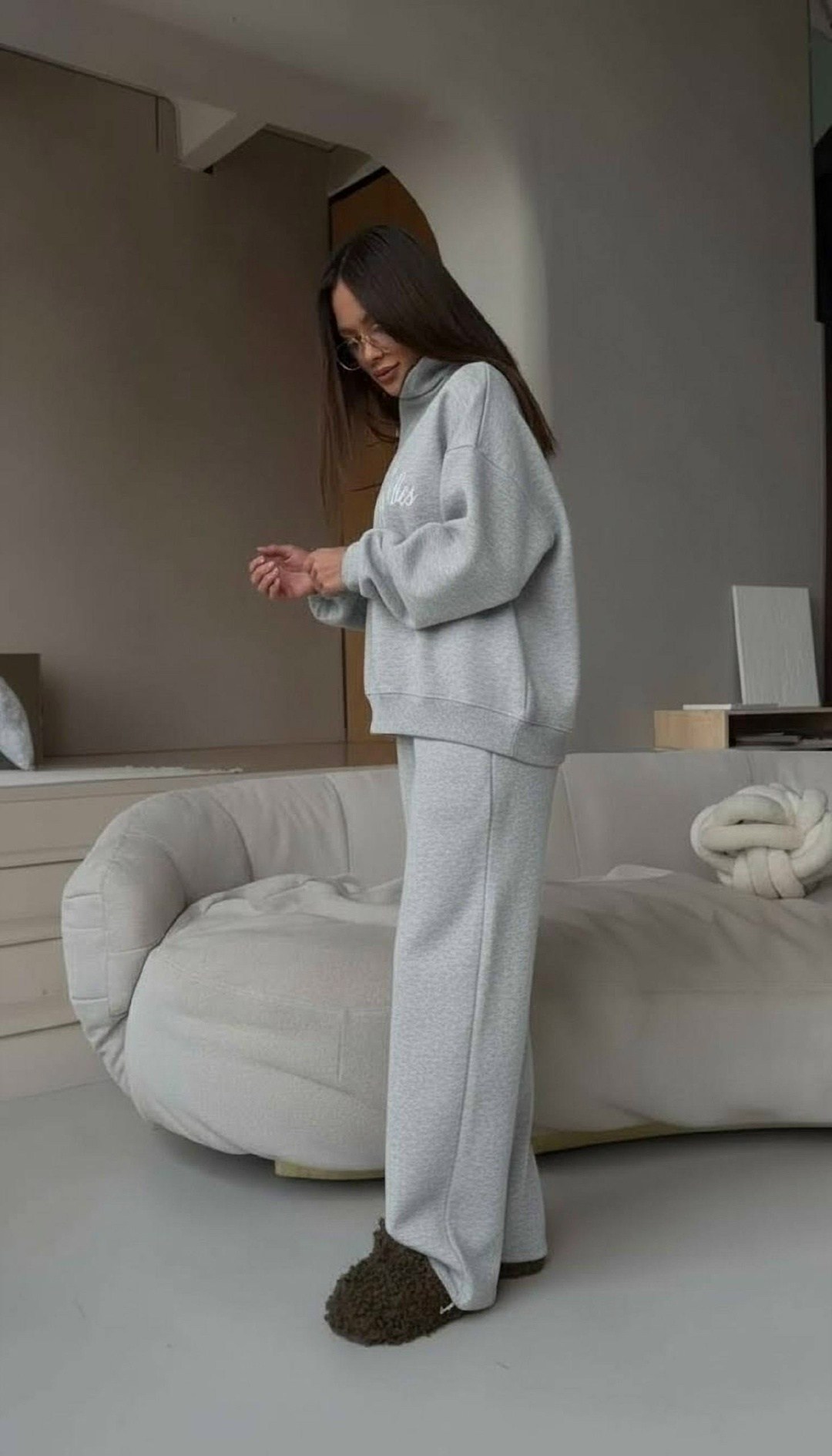 трикотажный костюм,спортивный костюм женский,спортивные брюки с отворотом,спортивный костюм,толстовка с брюками