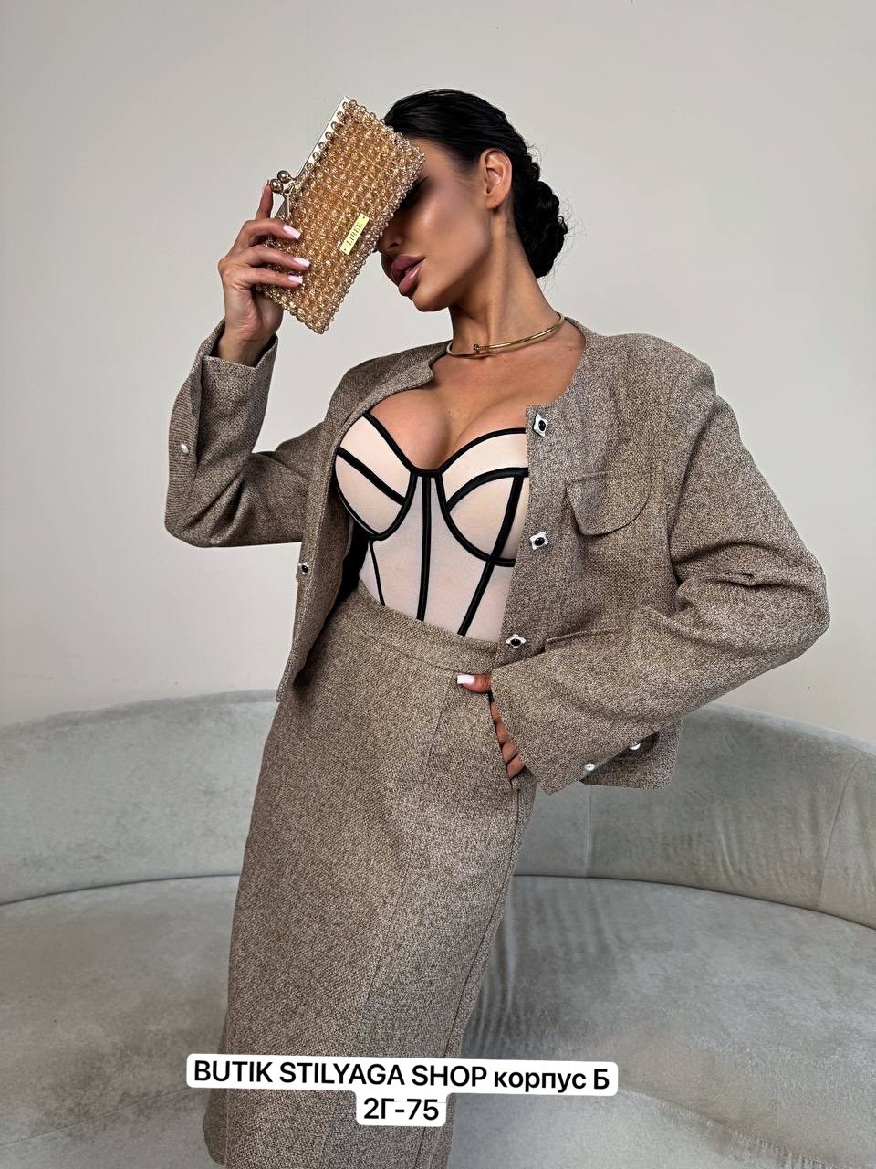 твидовый костюм с юбкой,женский твидовый костюм из двух предметов,твидовый женский костюм из пиджака и юбки,костюм с юбкой,женский костюм с юбкой