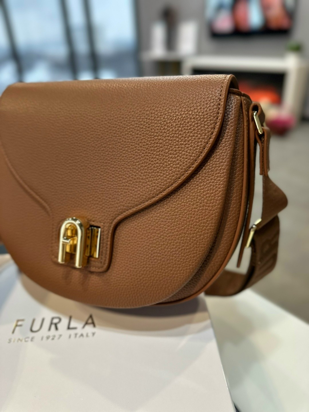 сумка,сумка женская,сумка coccinelle,черная сумочка,сумка через плечо furla lotus s crossbody черный