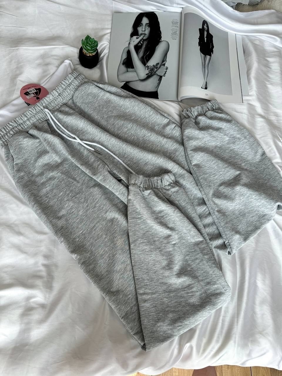 серые спортивные штаны,спортивные штаны,спортивные шорты,спортивный брюки,женские шорты