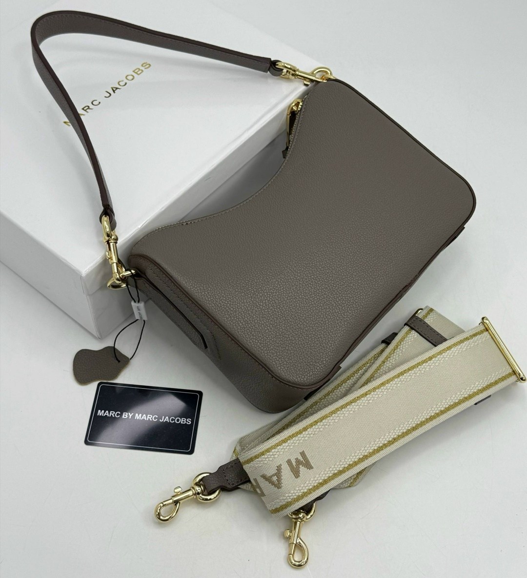 сумка-хобо через плечо marc jacobs,marc jacobs сумка женская,сумка-хобо от marc jacobs из натуральной кожи,сумка marc jacobs,сумка marc jacobs натуральная кожа