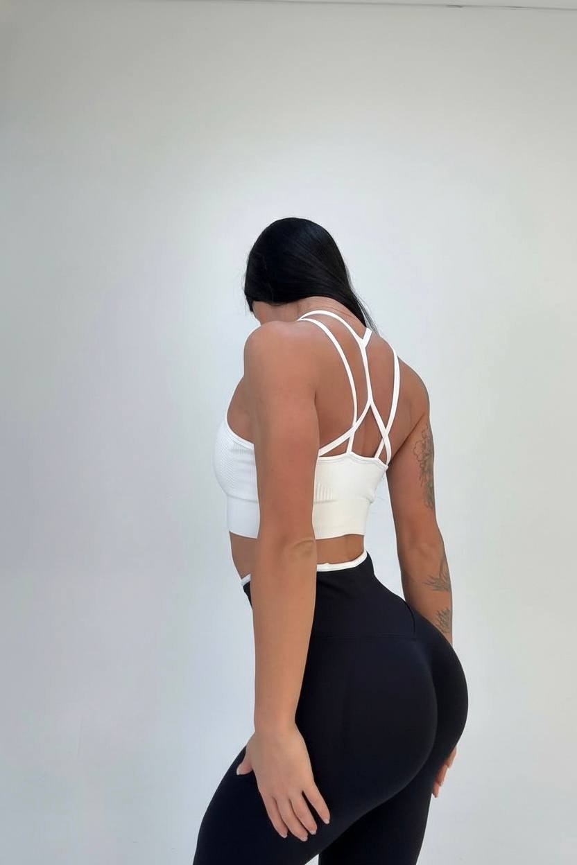 спортивное женское тело,одежда для фитнеса,спортивные лосины для фитнеса,стройная девушка,леггинсы лосины спортивные