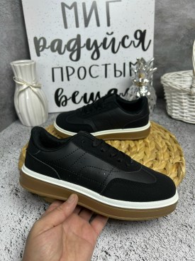 Кроссовки