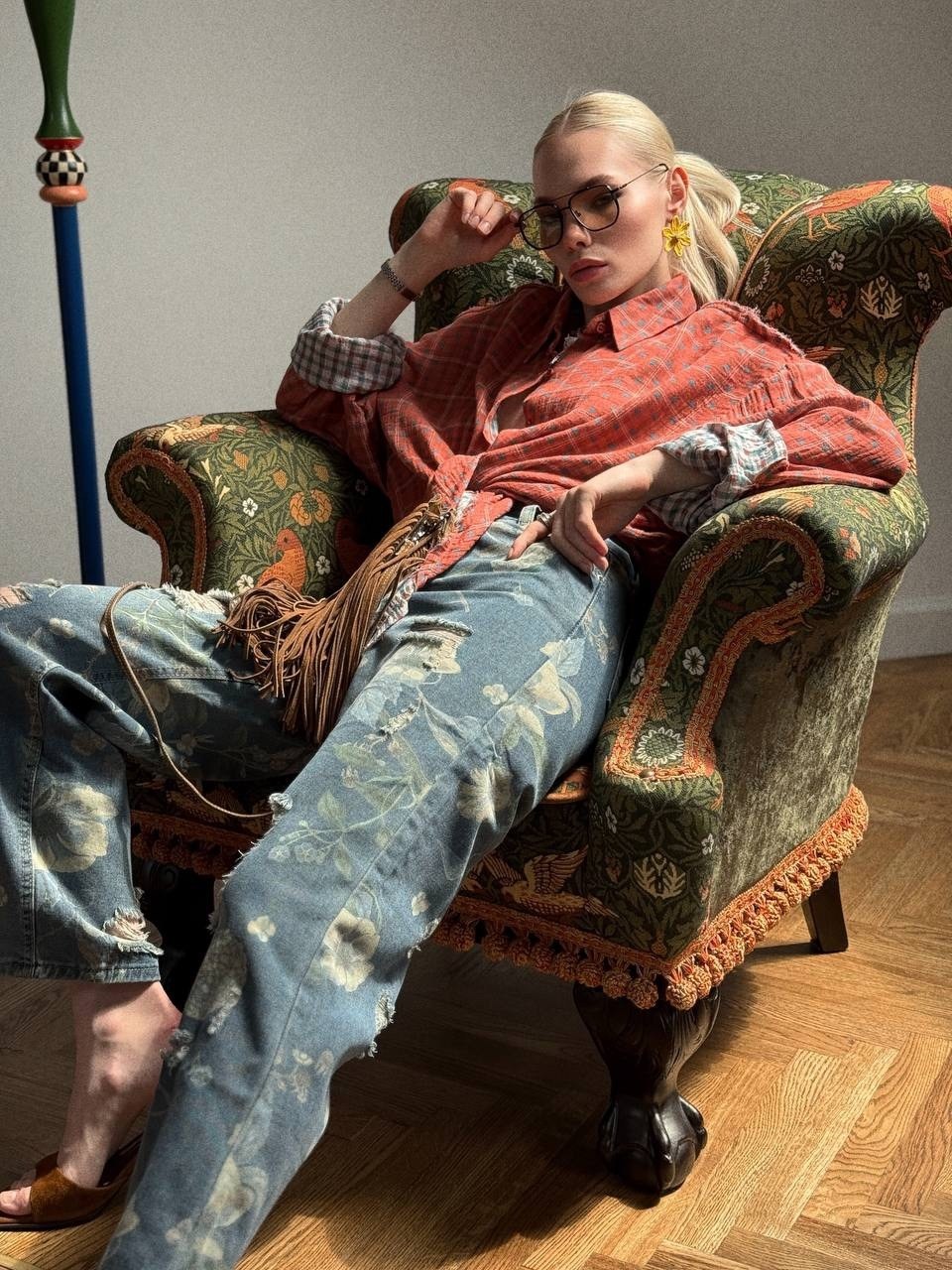 джинсы стильные,джинсы с принтом,женские джинсы,брюки стиль,джинсы широкие