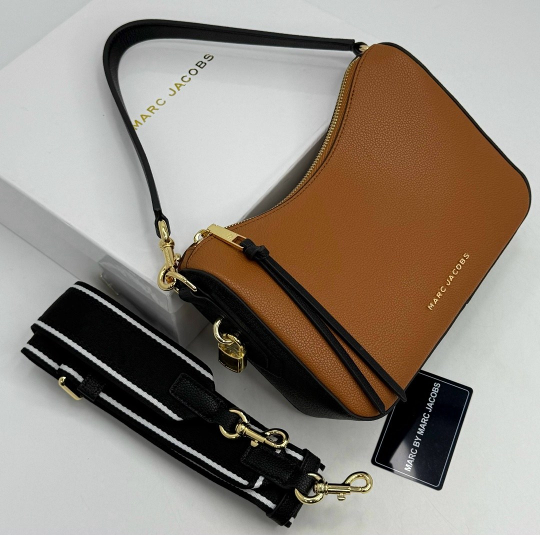 сумка-хобо через плечо marc jacobs,marc jacobs сумка женская,сумка-хобо от marc jacobs из натуральной кожи,сумка marc jacobs,сумка marc jacobs натуральная кожа