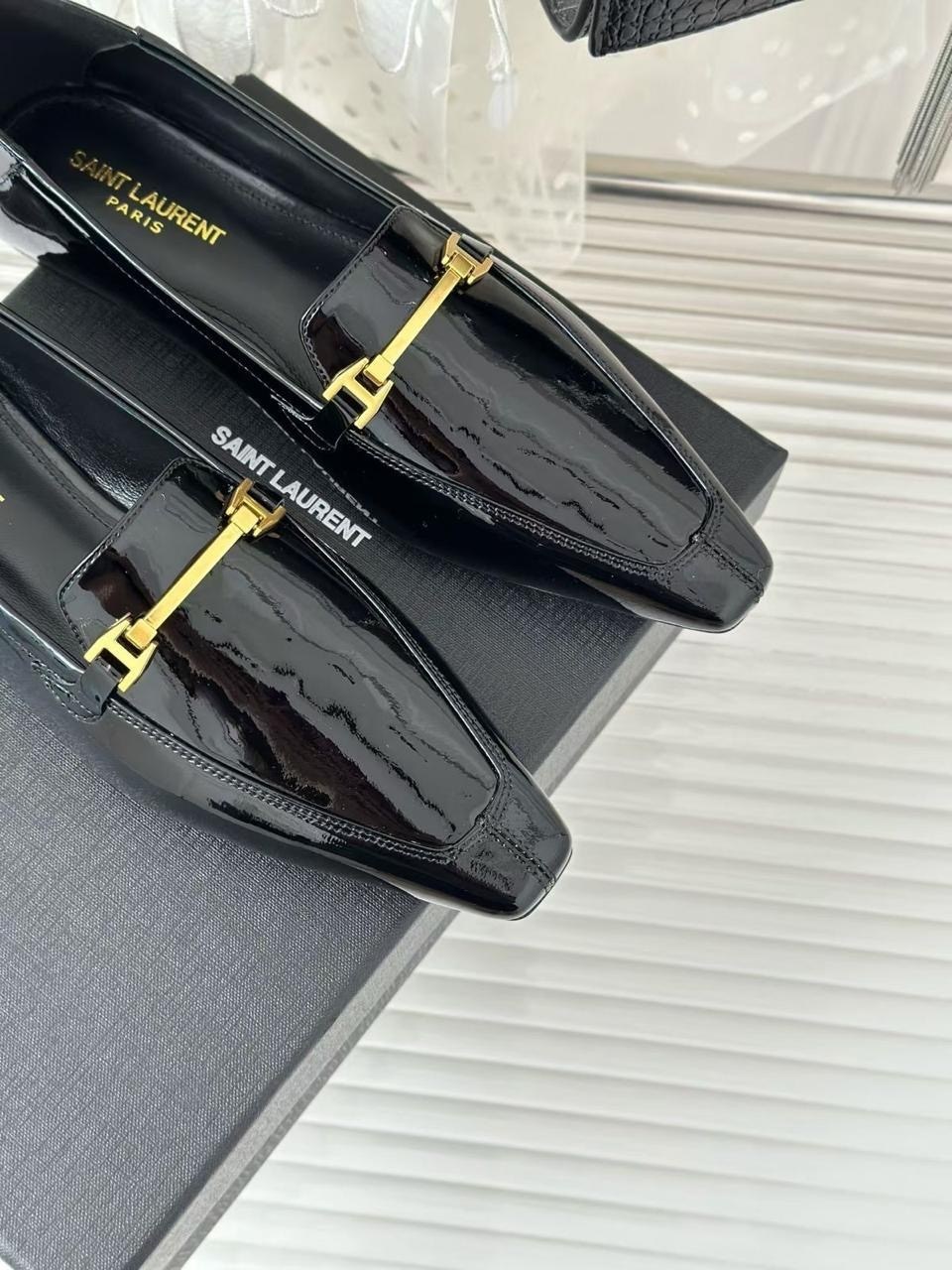 лоферы saint laurent черный,лоферы zara чёрные лакированные,женские кожаные лоферы,кожаные лоферы,