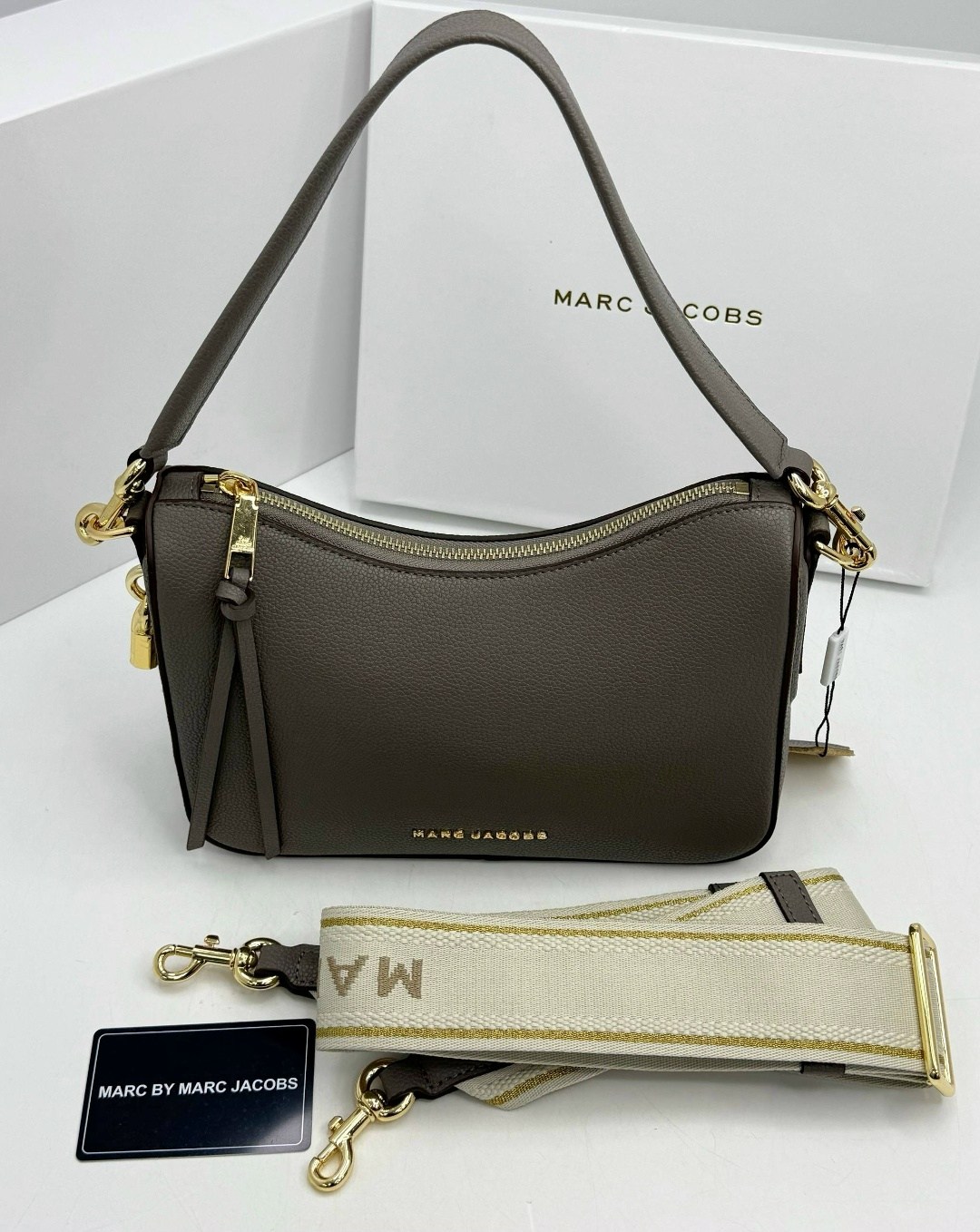 сумка-хобо через плечо marc jacobs,marc jacobs сумка женская,сумка-хобо от marc jacobs из натуральной кожи,сумка marc jacobs,сумка marc jacobs натуральная кожа