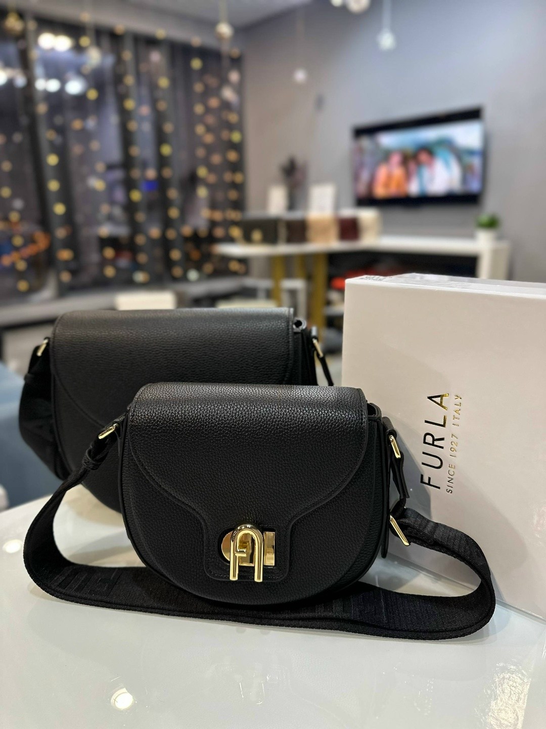сумка через плечо furla mini lotus серый,женская сумка furla,сумка через плечо furla lotus s crossbody серо-коричневый,бежевая сумка,сумка через плечо furla lotus mini crossbody серо-бежевый
