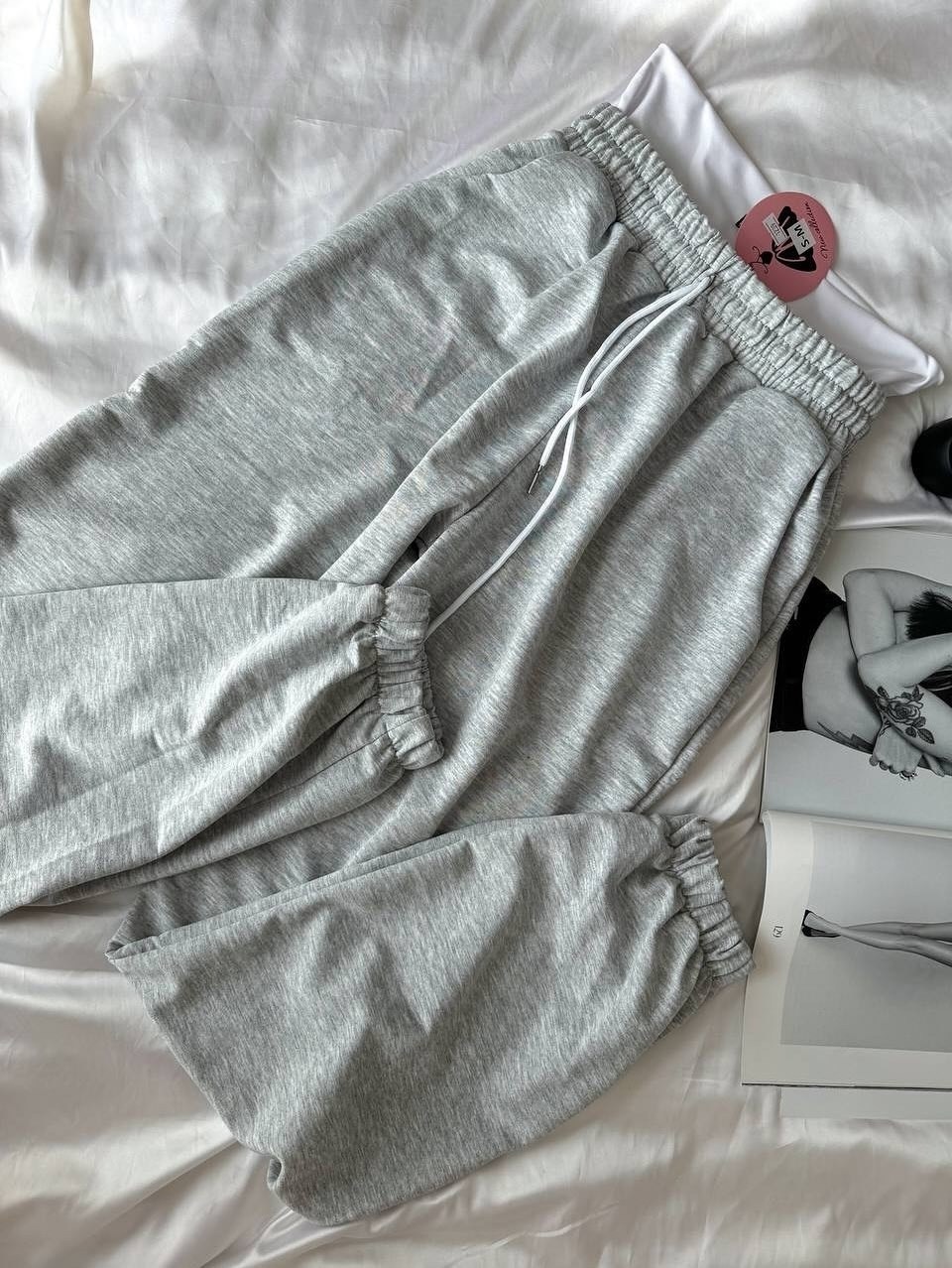 серые спортивные штаны,спортивные штаны,спортивные шорты,спортивный брюки,женские шорты