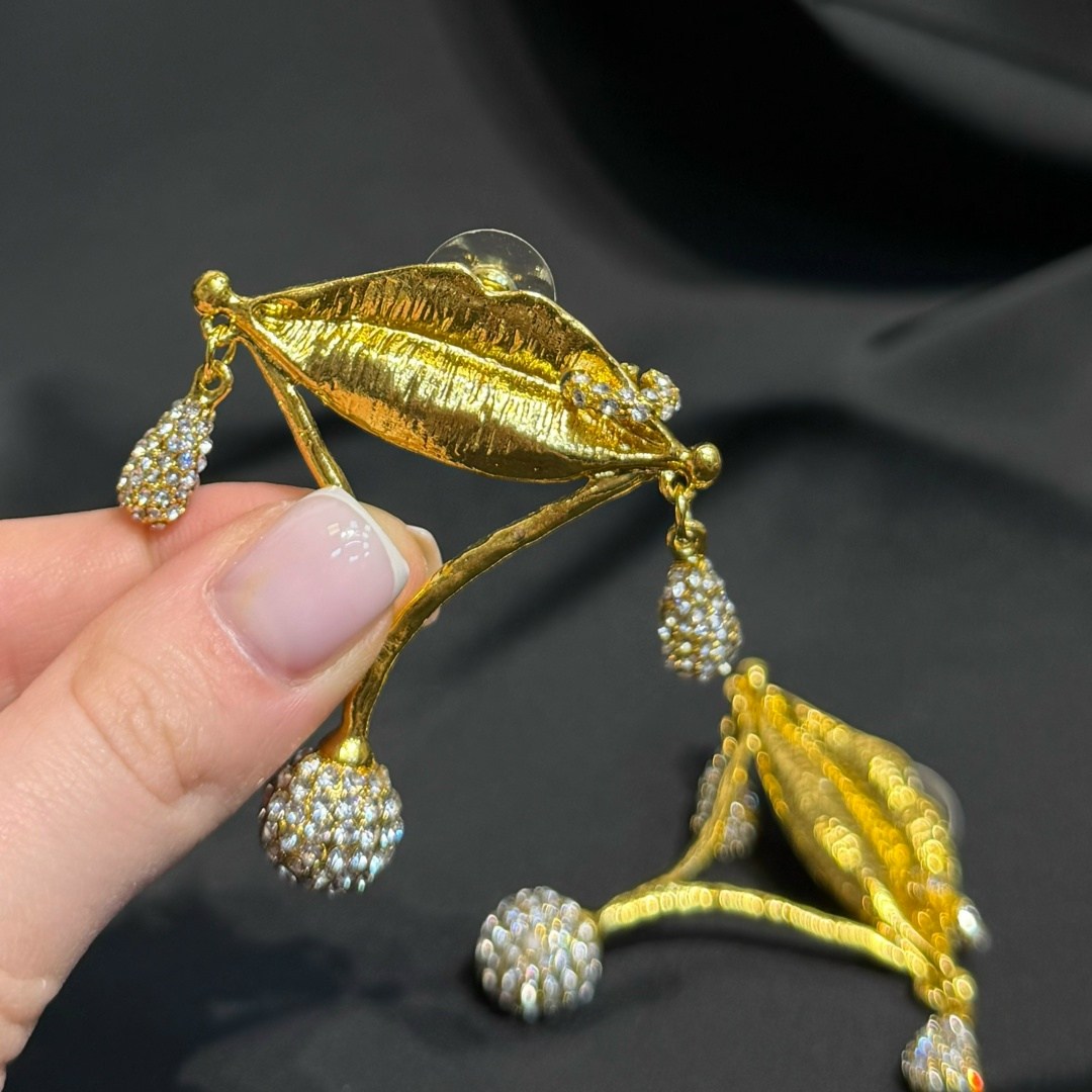 женская брошь,брошь модная,медицинская брошь,брошь для женщин,брошь для медика