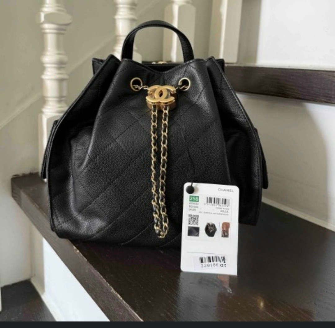 chanel черная кожаная сумка через плечо для женщин,chanel черная кожаная сумка тоут для женщин,chanel чёрный глянцевый рюкзак из ягнячьей кожи,сумка шанель,chanel черный кожаный рюкзак