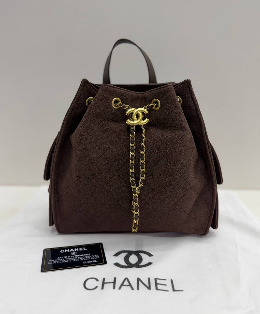 chanel черная кожаная сумка через плечо для женщин,chanel черная кожаная сумка тоут для женщин,chanel чёрный глянцевый рюкзак из ягнячьей кожи,сумка шанель,chanel черный кожаный рюкзак