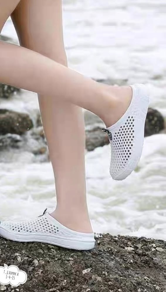 на плоской подошве, с дырками,сандалии на плоской подошве летние, летняя,летняя  женская слиперы