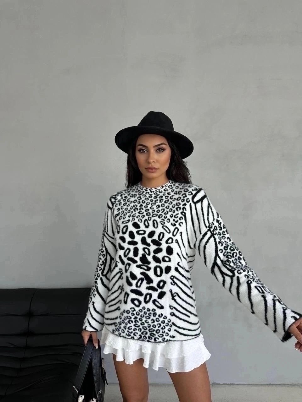 джемпер женский с леопардовым принтом,леопардовый свитер женский,свитер женский оверсайз с леопардовым принтом,вязаный свитер оверсайз леопардовый принт,женский свитер с леопардовым принтом