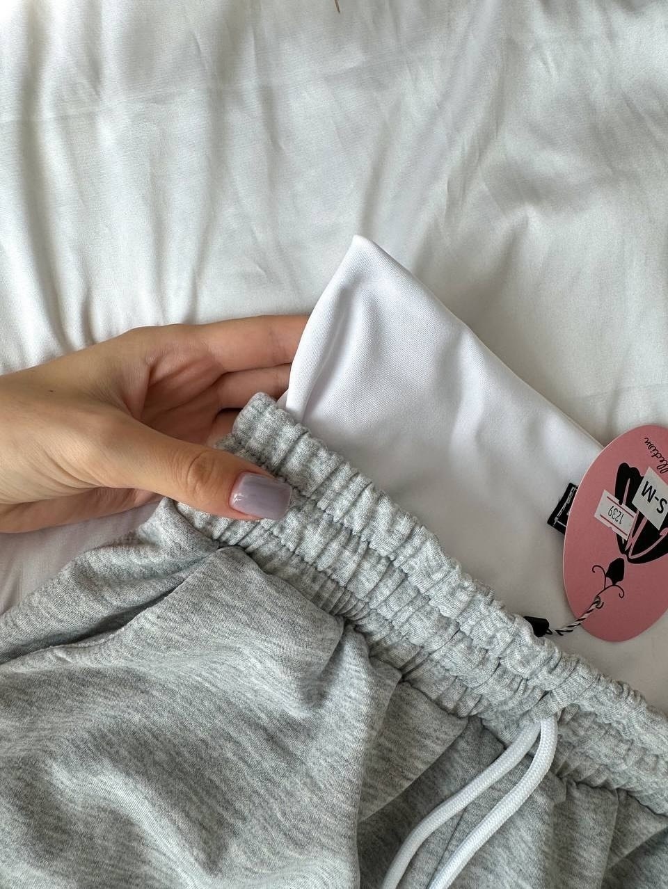 серые спортивные штаны,спортивные штаны,спортивные шорты,спортивный брюки,женские шорты