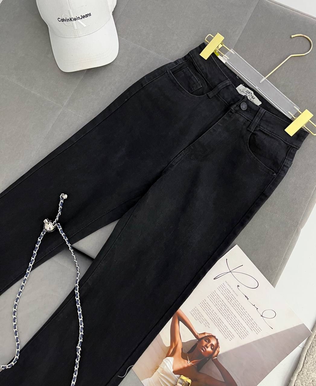 женские эластичные джинсы-клеш с завышенной талией,джинсы клеш женские,расклешенные джинсы,женские черные расклешенные джинсы с высокой талией,джинсы клеш от колена с завышенной талией