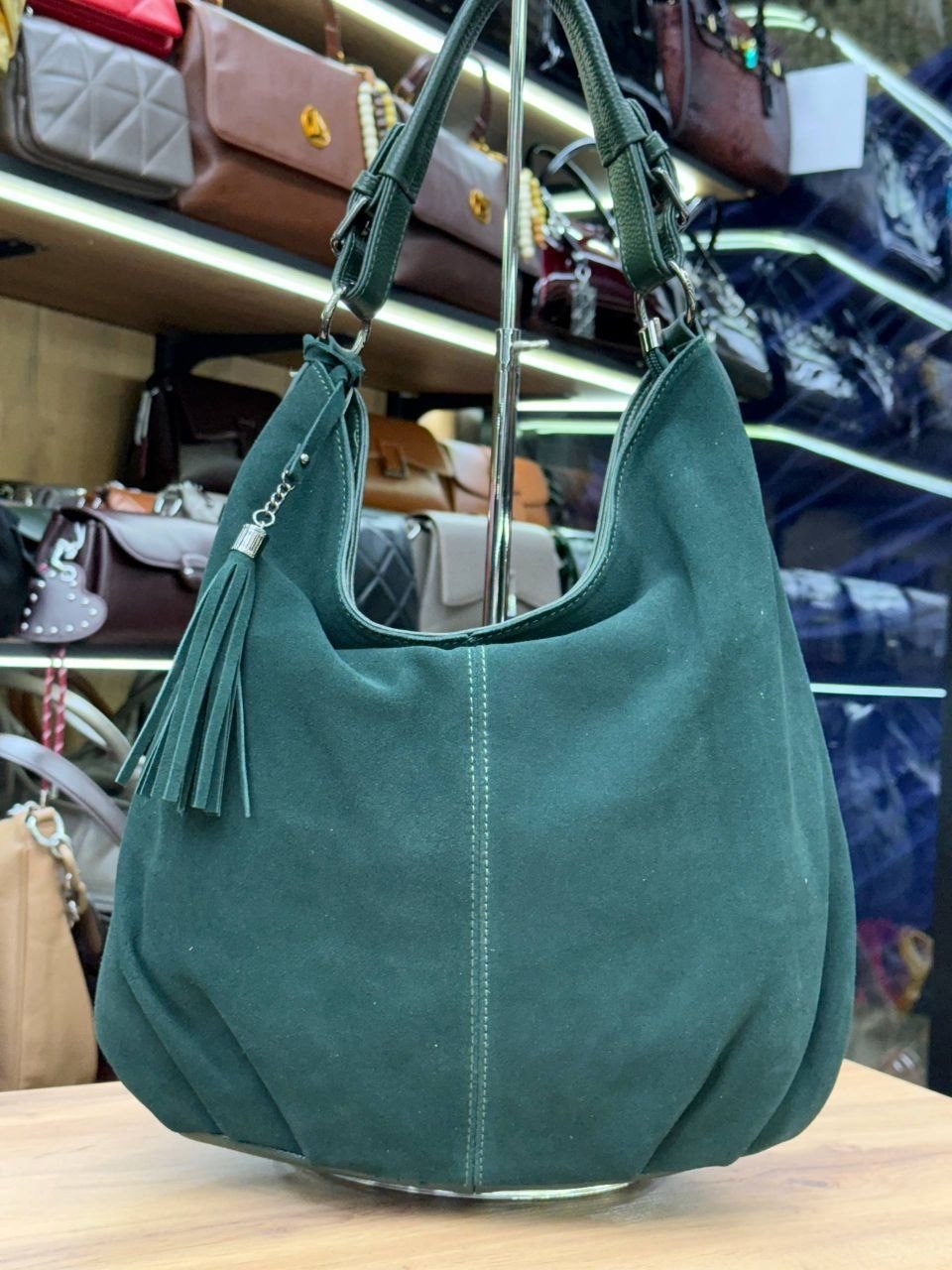 замшевая сумка,женская замшевая сумка,женская сумка из натуральной замши,сумка хобо замшевая,женская сумка-хобо curanni из натуральной замши