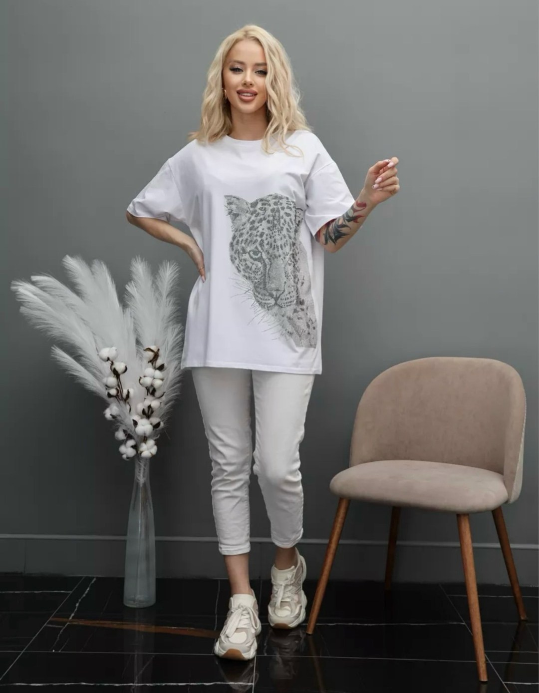 футболка оверсайз со стразам,футболка оверсайз с принтом со стразами,футболка женская оверсайз со стразами,футболки женские оверсайз,футболка оверсайз базовая со стразами