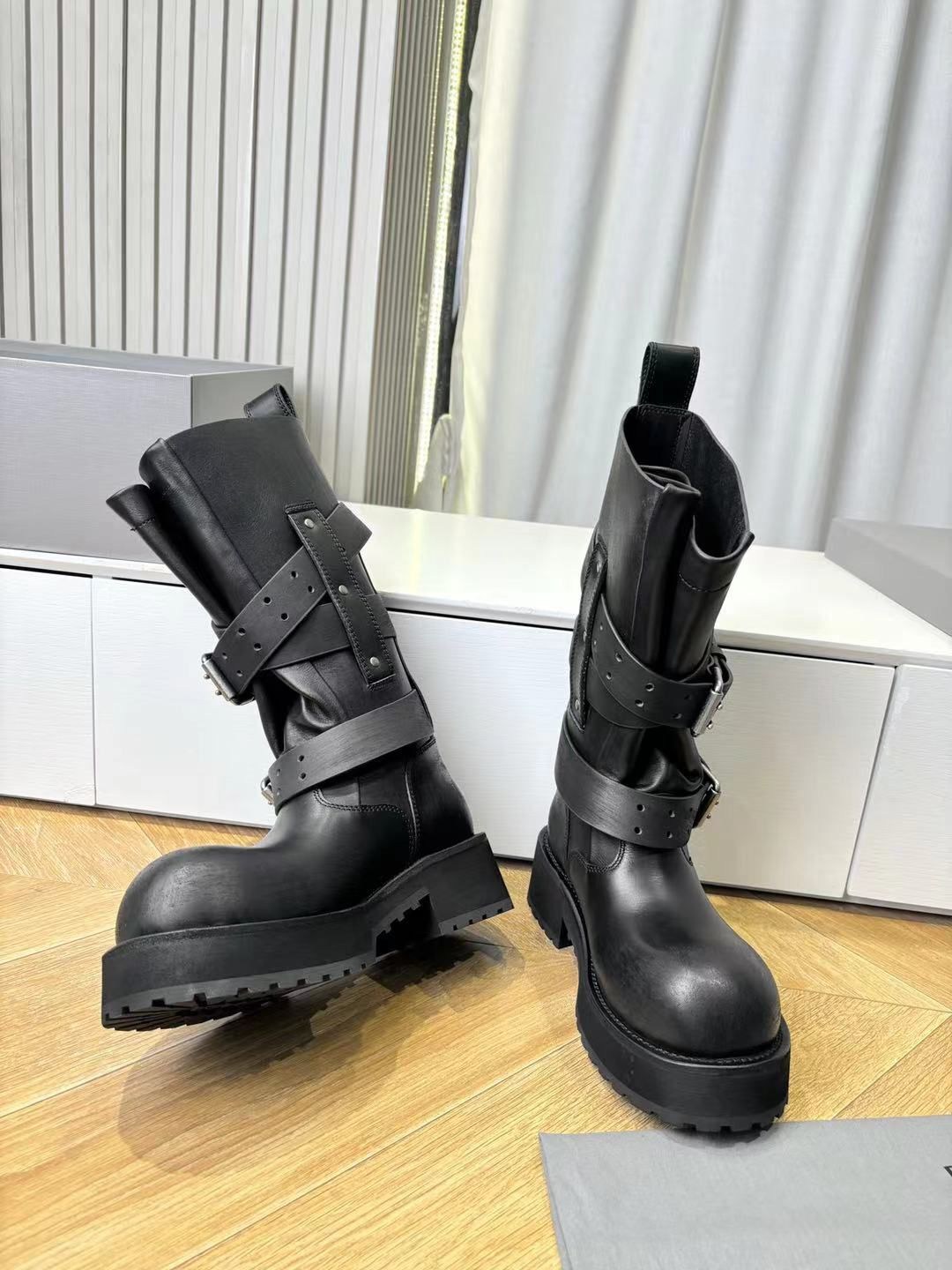 ,ботинки,женская ,сапоги на толстой подошве,женские ботинки