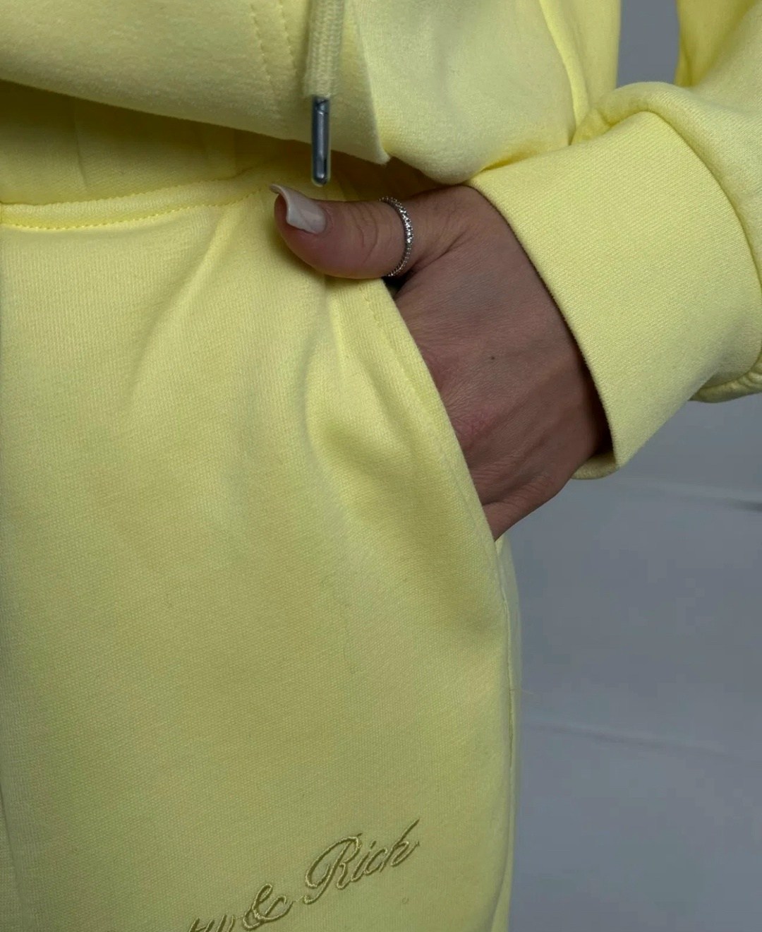 желтый костюм,спортивный костюм лимонного цвета,костюм худи,спортивные костюмы женские,костюм лимонный лен