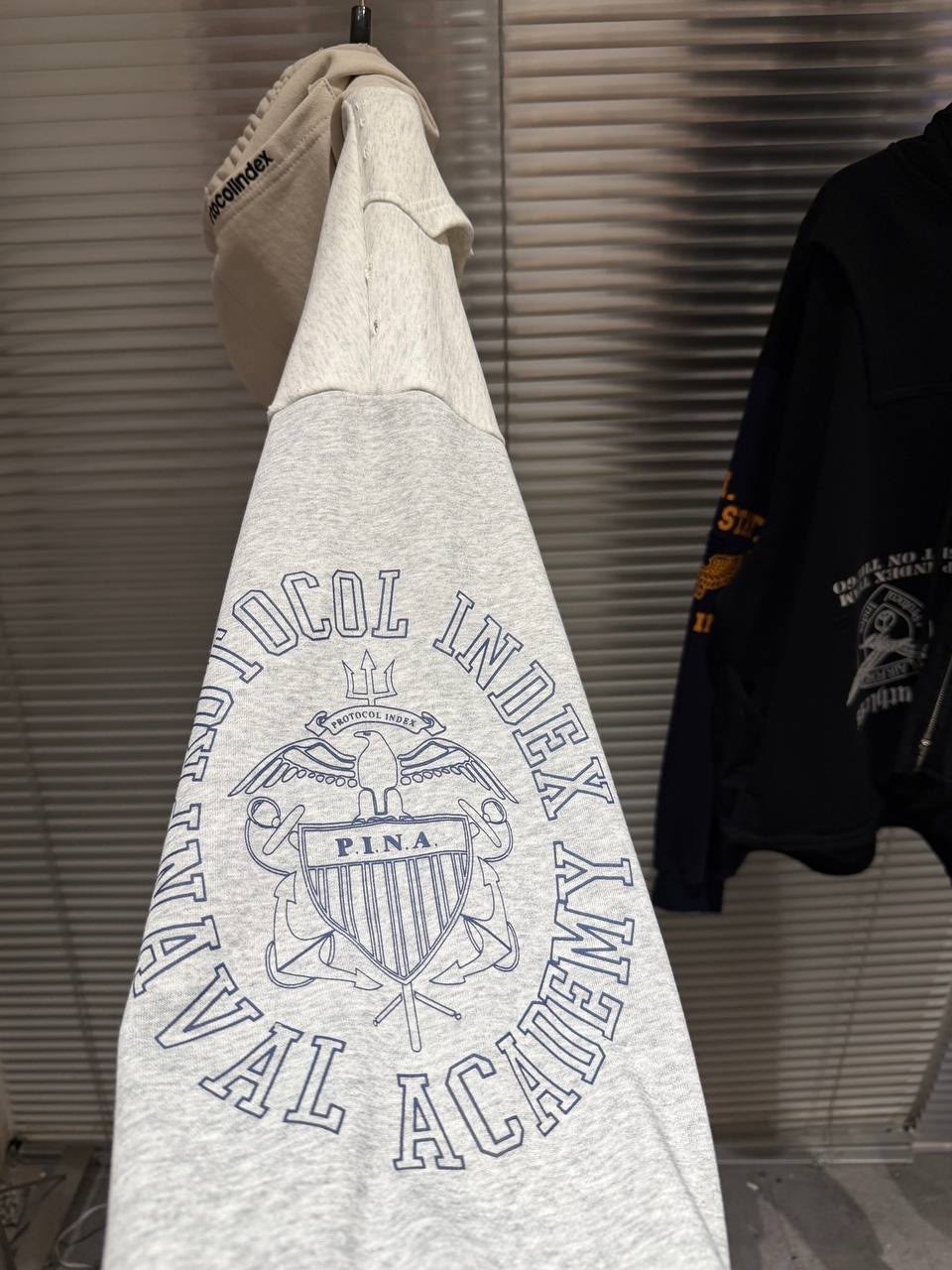 txt beomgyu,sungchan,gray hoodie,a hoodie,jung sungchan