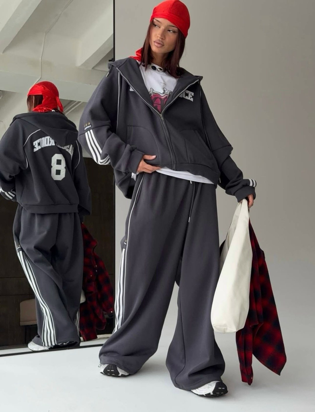 спортивный костюм,спортивный костюм женский,женский спортивный костюм adidas,костюм женский,красные спортивные костюмы