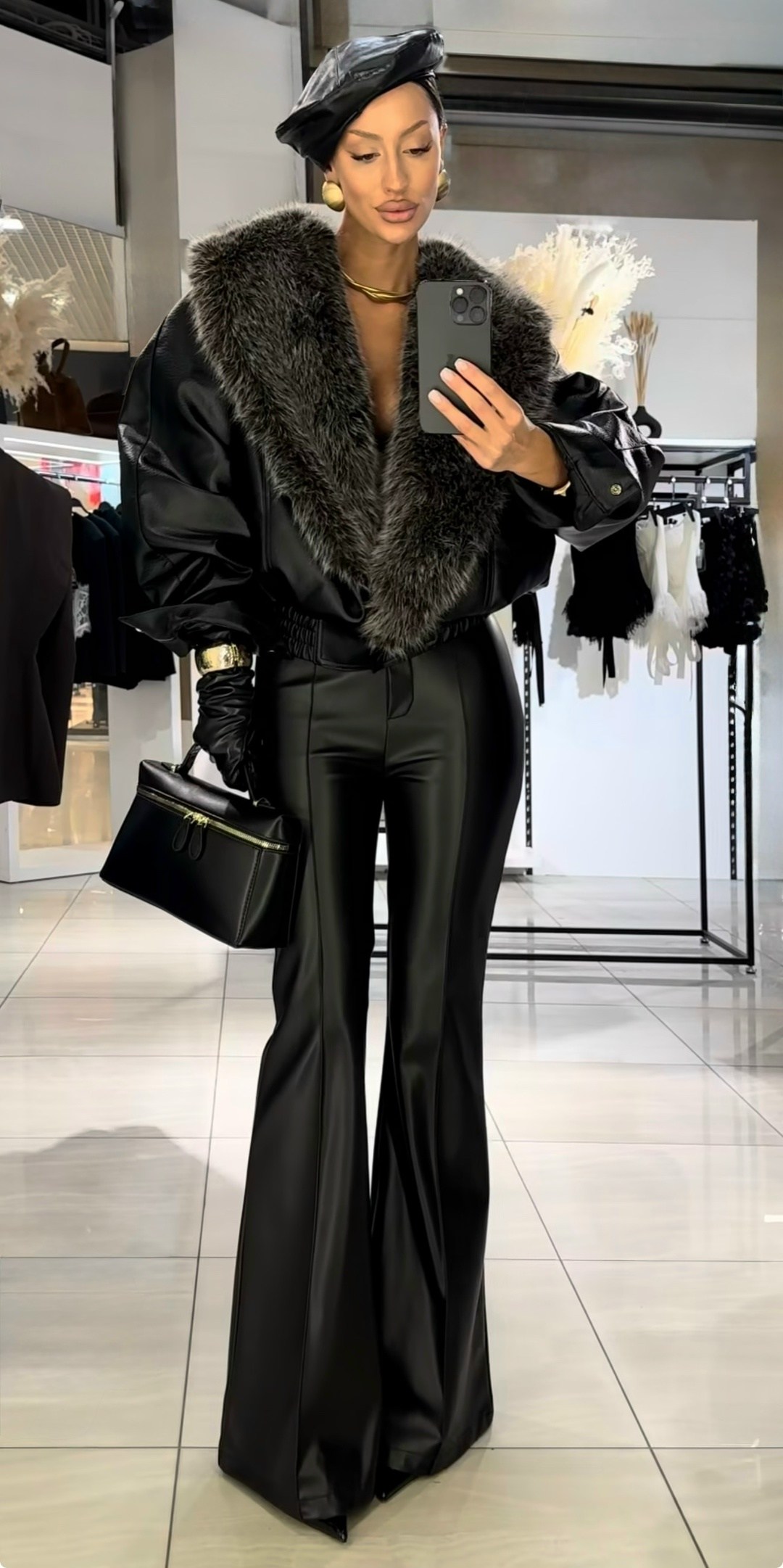 кожаные клешеные брюки,кожаные брюки-клеш черные vatkali,брюки клеш из экокожи,кожаные брюки,расклешенные брюки из экокожи