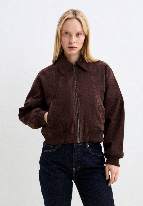 женская куртка бомбер из эко замши коричневого цвета,куртка-бомбер утепленная с замшевой фактурой befree,куртка бомбер,замшевая куртка,укороченный бомбер из экозамши love republic