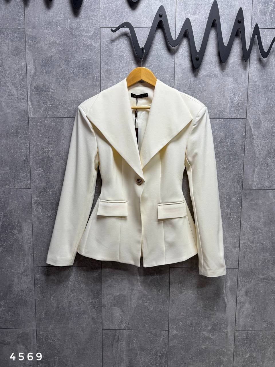 жакет и пиджак,жакет с поясом,жакет,жакет приталенный