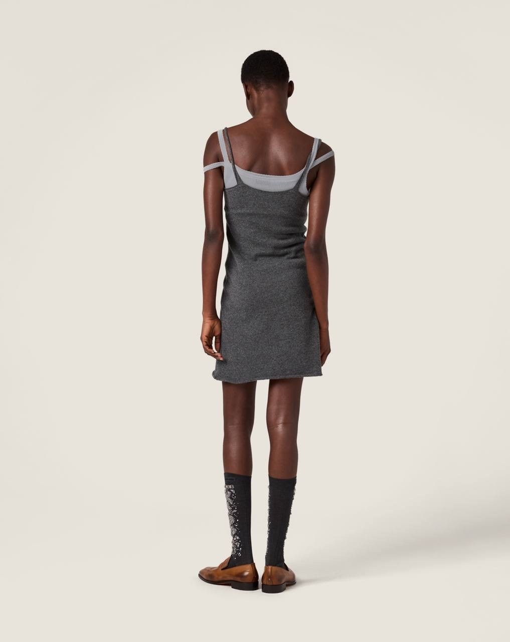 платье на бретельках,платье женские,приталенное платье,платье на бретелях,платья и сарафан