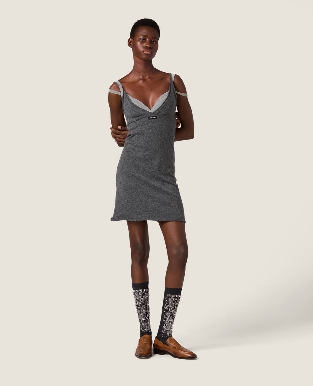 платье на бретельках,платье женские,приталенное платье,платье на бретелях,платья и сарафан