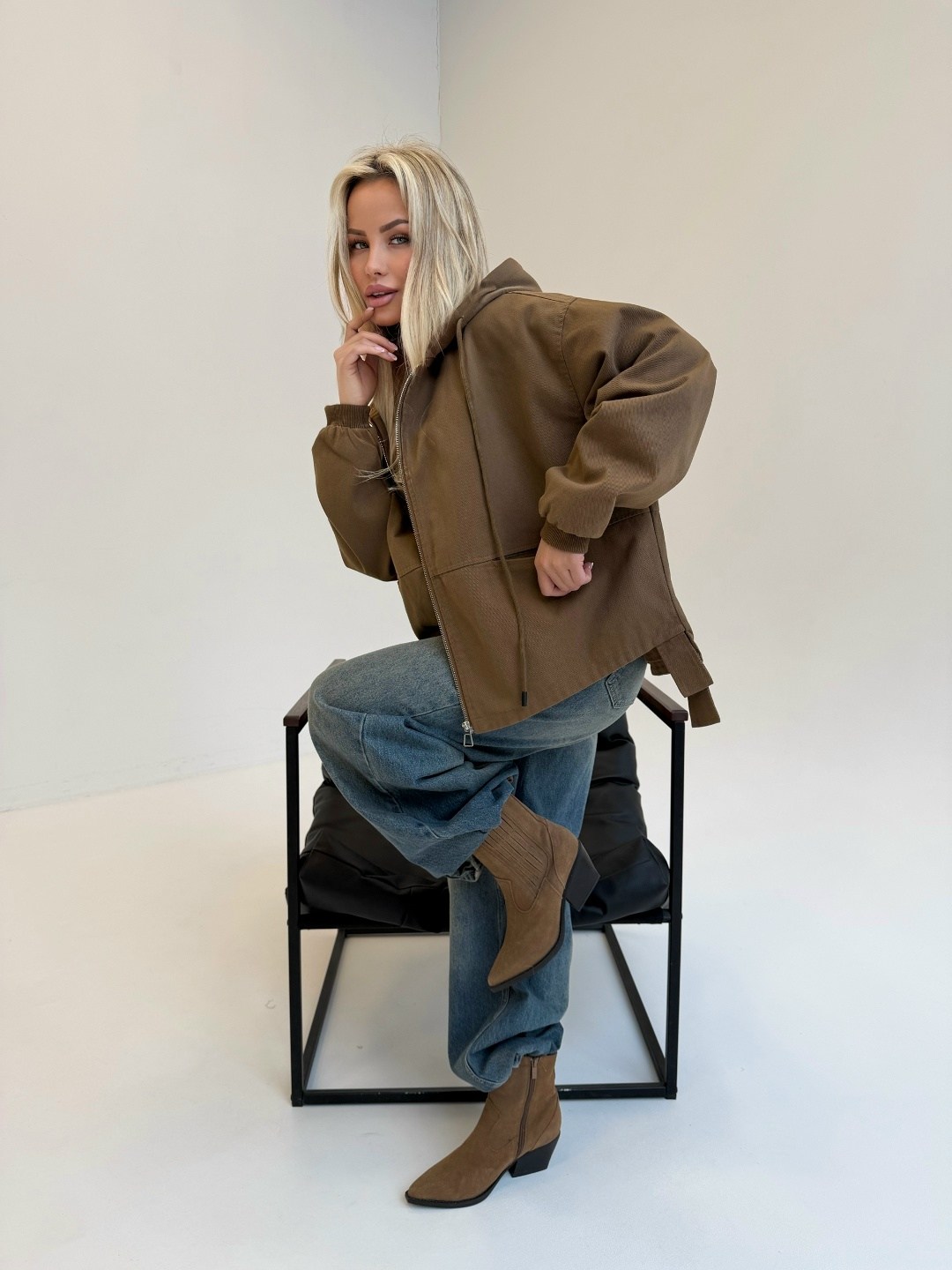 кожаная куртка,куртка,женская куртка,женская куртка демисезонная,куртка кожаная стильная